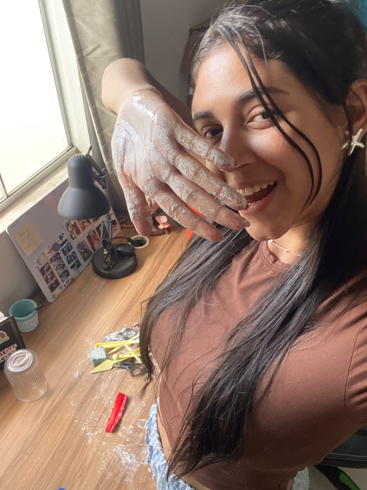 Larissa Bicker, artista de cerâmica fria